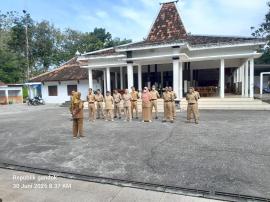 Lurah Sambirejo Pimpin Apel Kerja dan Rapat Koordinasi